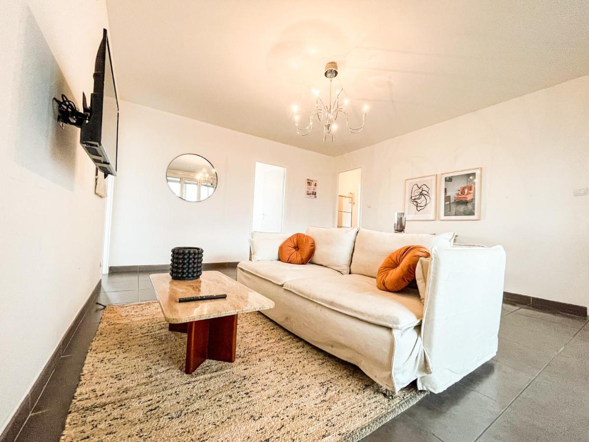 Suite Fanette Vénissieux Buitenkant foto