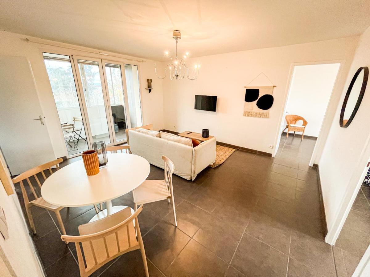 Suite Fanette Vénissieux Buitenkant foto