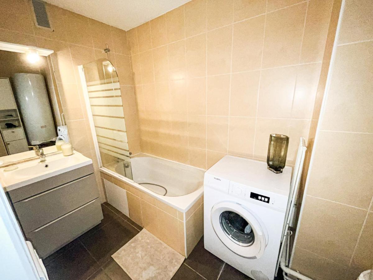 Suite Fanette Vénissieux Buitenkant foto