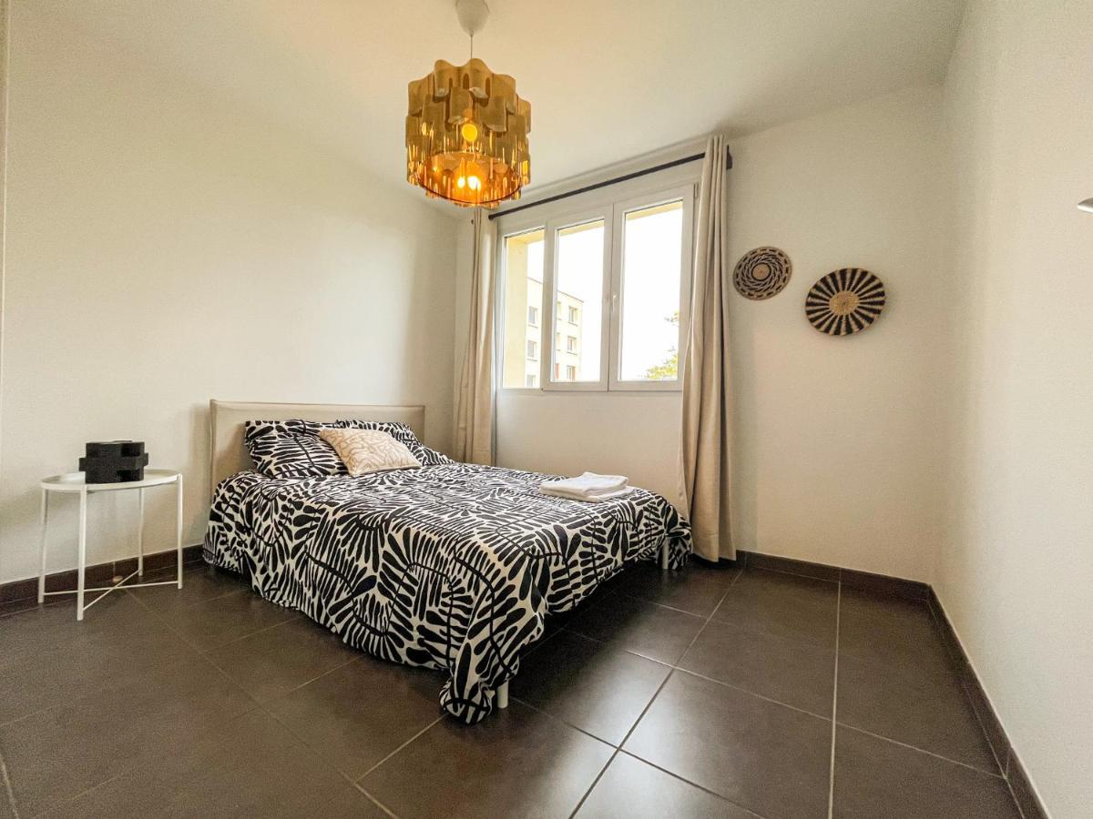 Suite Fanette Vénissieux Buitenkant foto