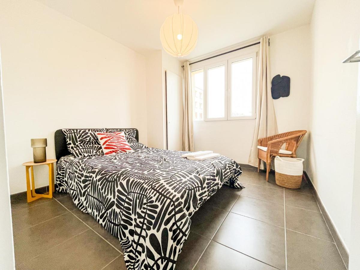 Suite Fanette Vénissieux Buitenkant foto
