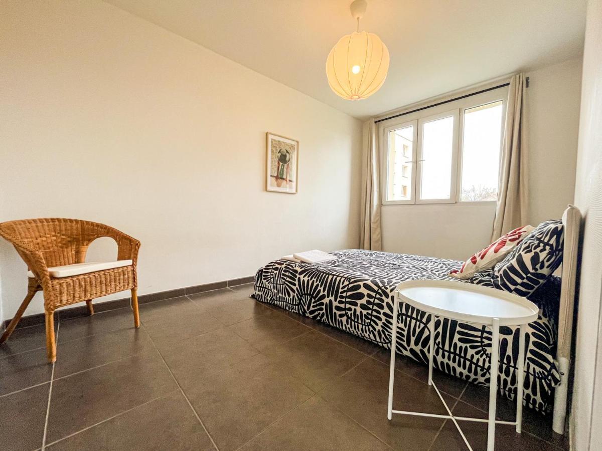 Suite Fanette Vénissieux Buitenkant foto