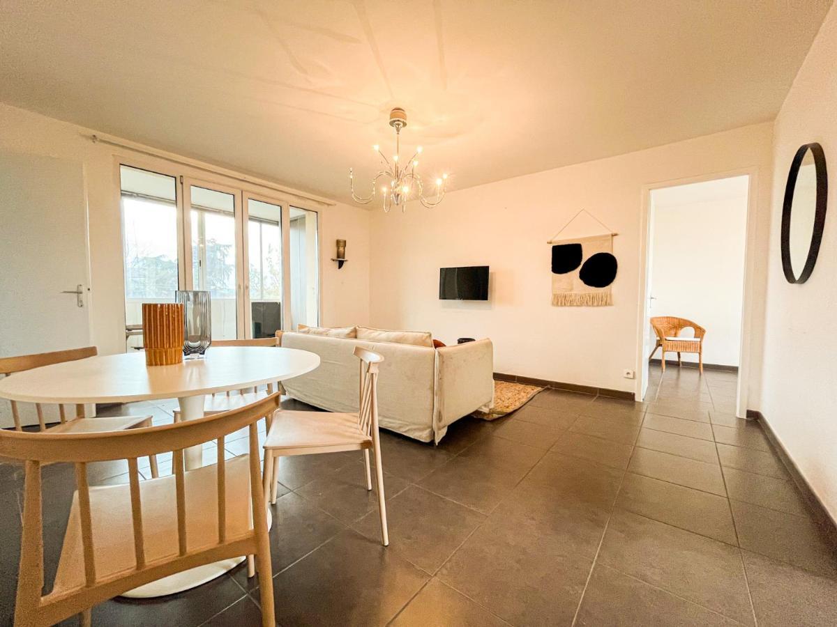Suite Fanette Vénissieux Buitenkant foto