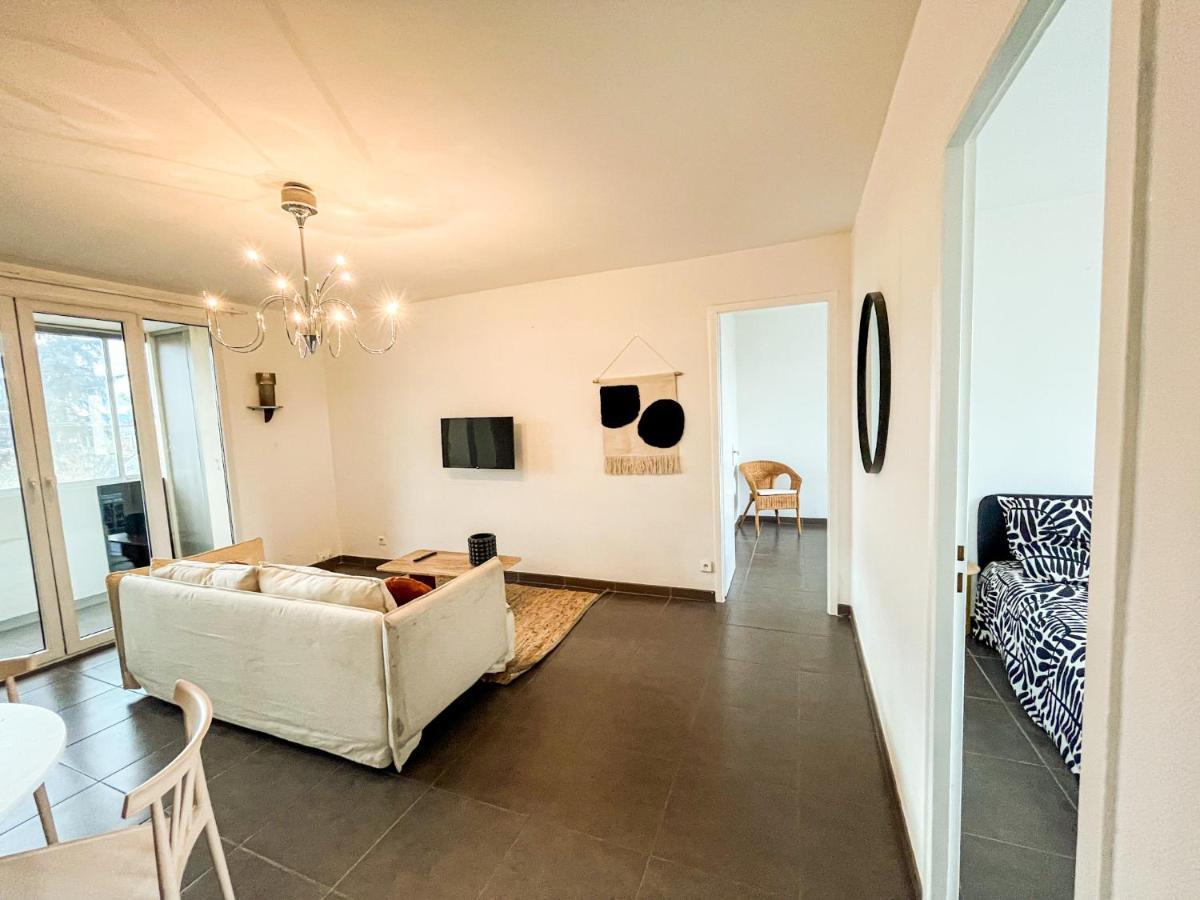 Suite Fanette Vénissieux Buitenkant foto